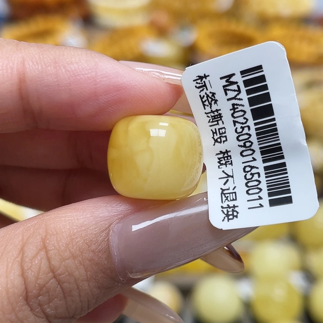 蜜蜡未镶嵌珠宝奇石14.0mm老型带溶洞