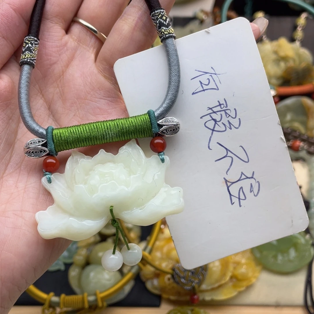 蛇纹石玉颈饰未镶嵌