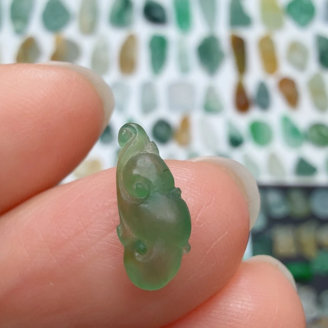 定制翡翠未镶嵌如意