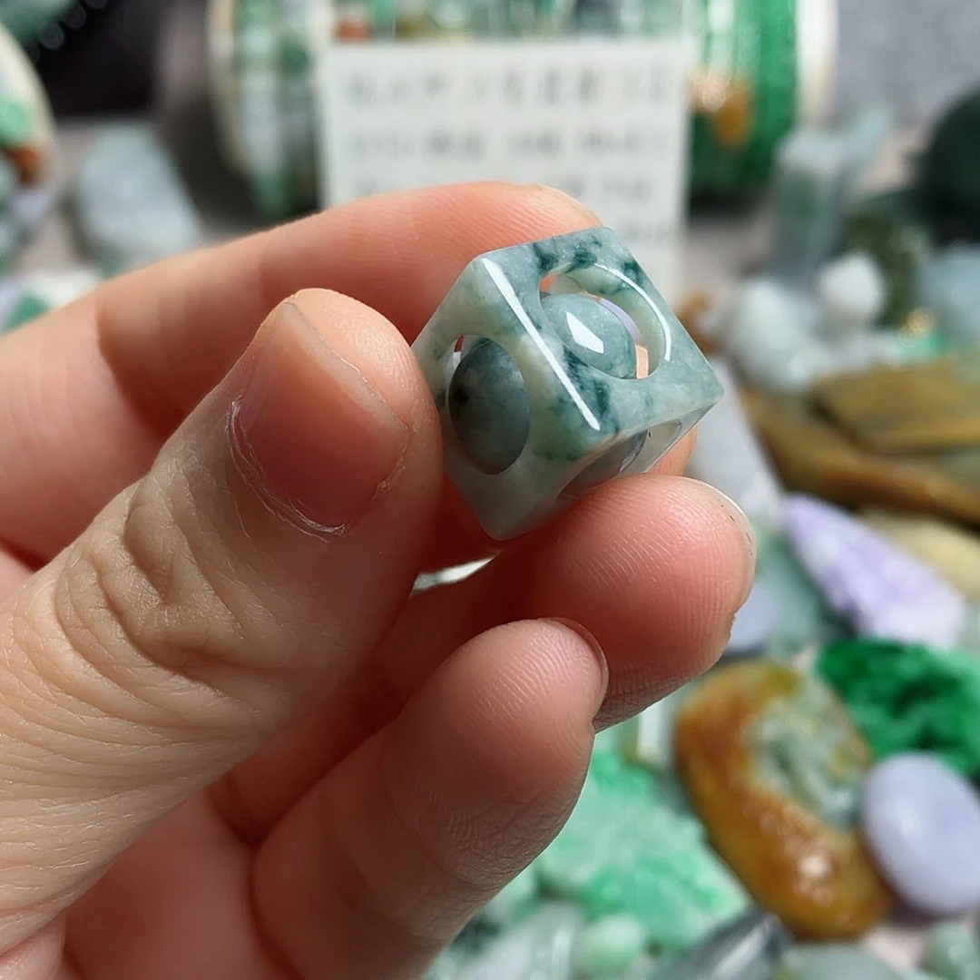 翡翠颈饰未镶嵌转运方糖