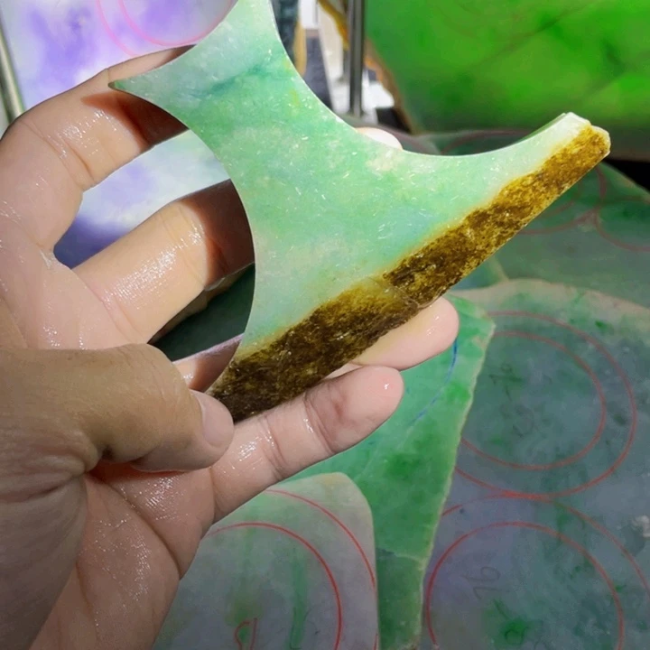 定制翡翠未镶嵌手镯