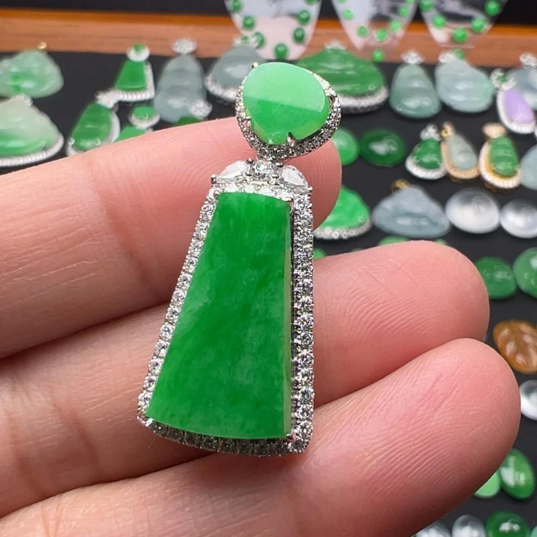 翡翠颈饰18K金镶嵌牌32