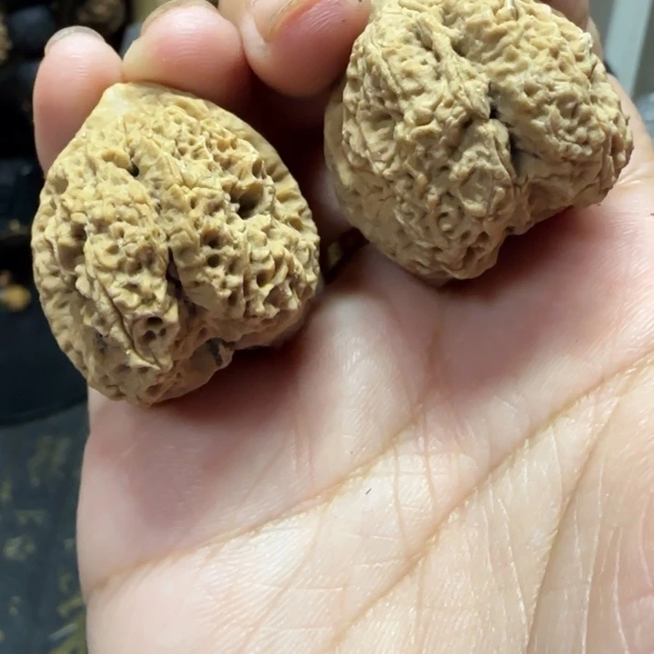 好***u吊坠文玩核桃手捻蝴蝶