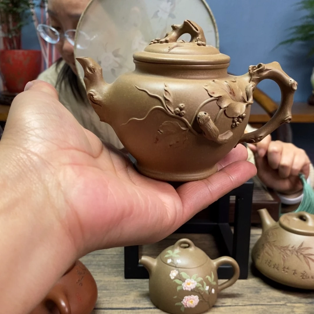 段泥茶壶蕴*蟹壳青松鼠葡萄