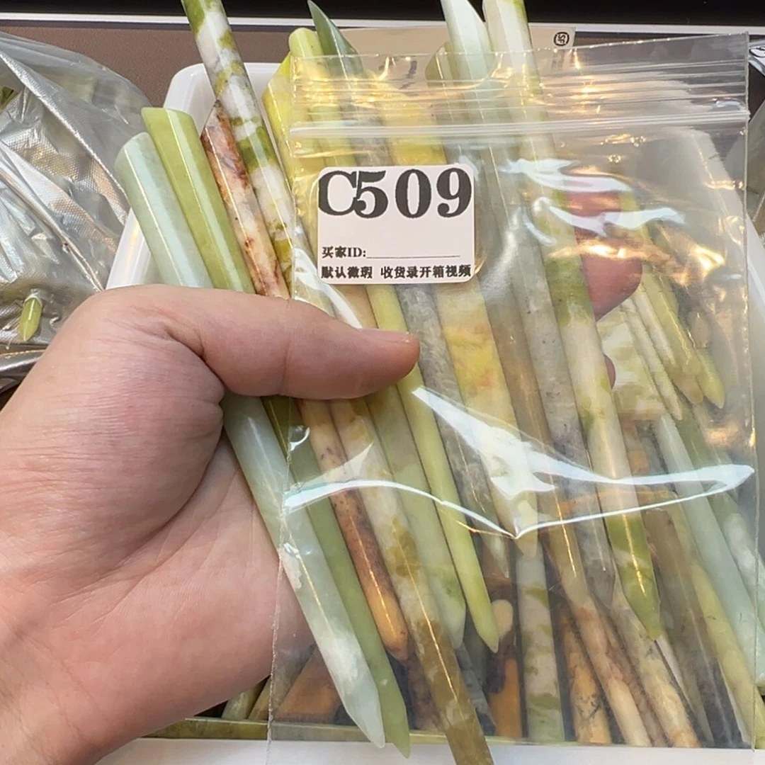 乔***卿蛇纹石玉合金发饰