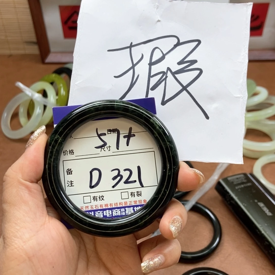 岫玉手镯手镯未镶嵌