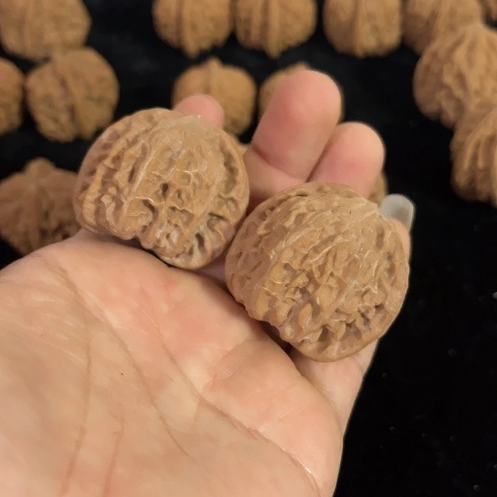 把件文玩核桃40左右磨盘一般对，编号009