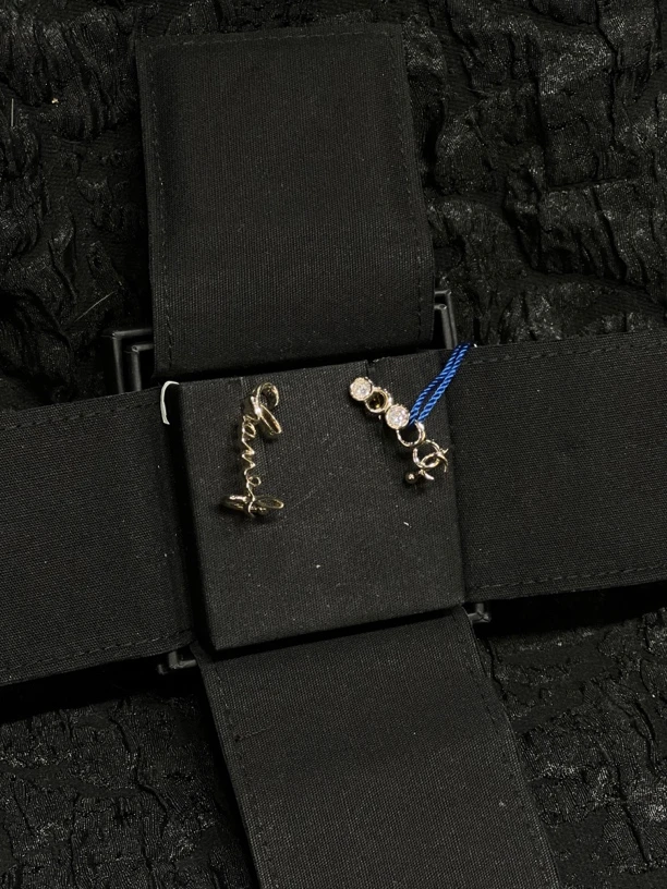 95新 Chanel/香奈儿 夏七中古/不对称字母logo耳环