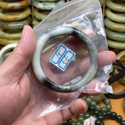 未镶嵌蛇纹石玉手镯