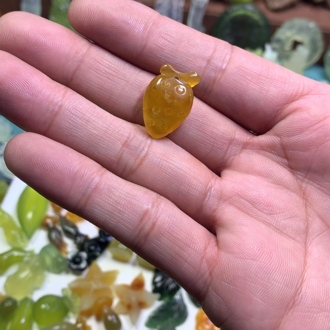 岫玉颈饰未镶嵌b*u草莓