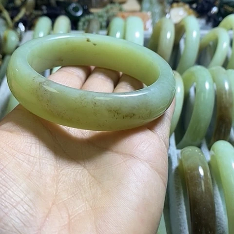 和田玉手镯未镶嵌60口径