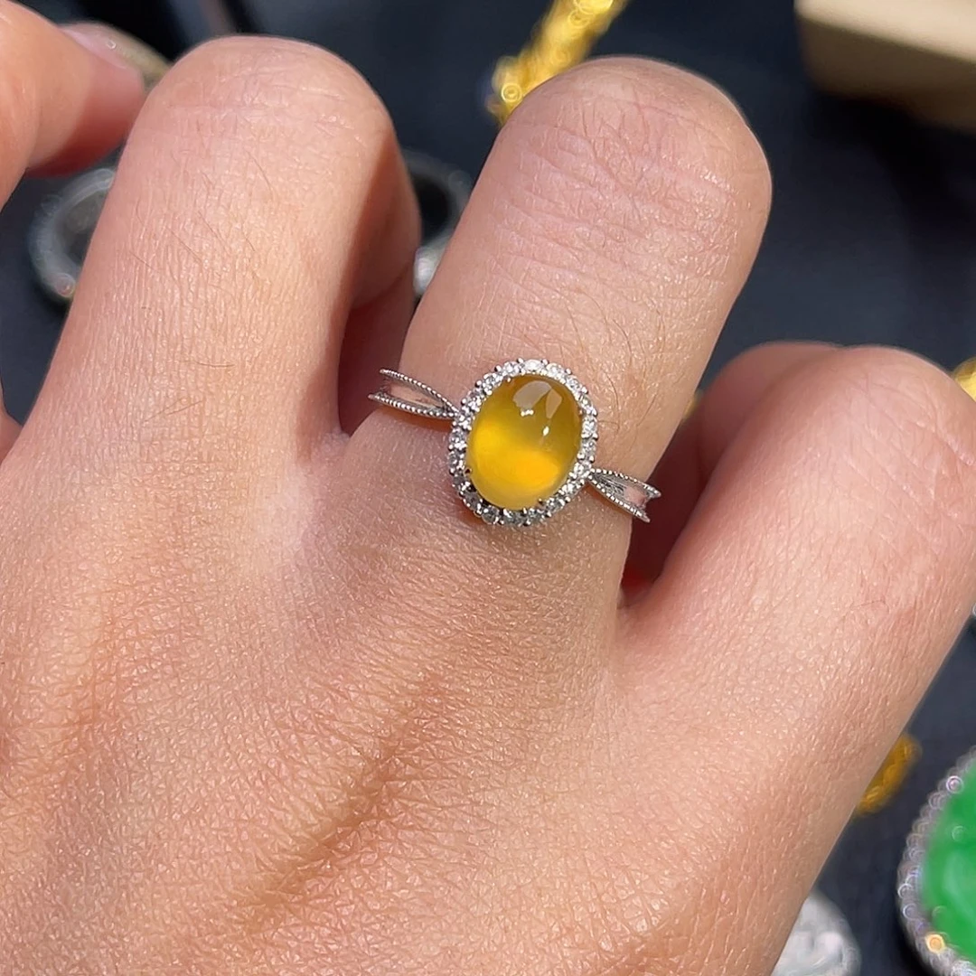 翡翠18K金镶嵌戒指蛋面