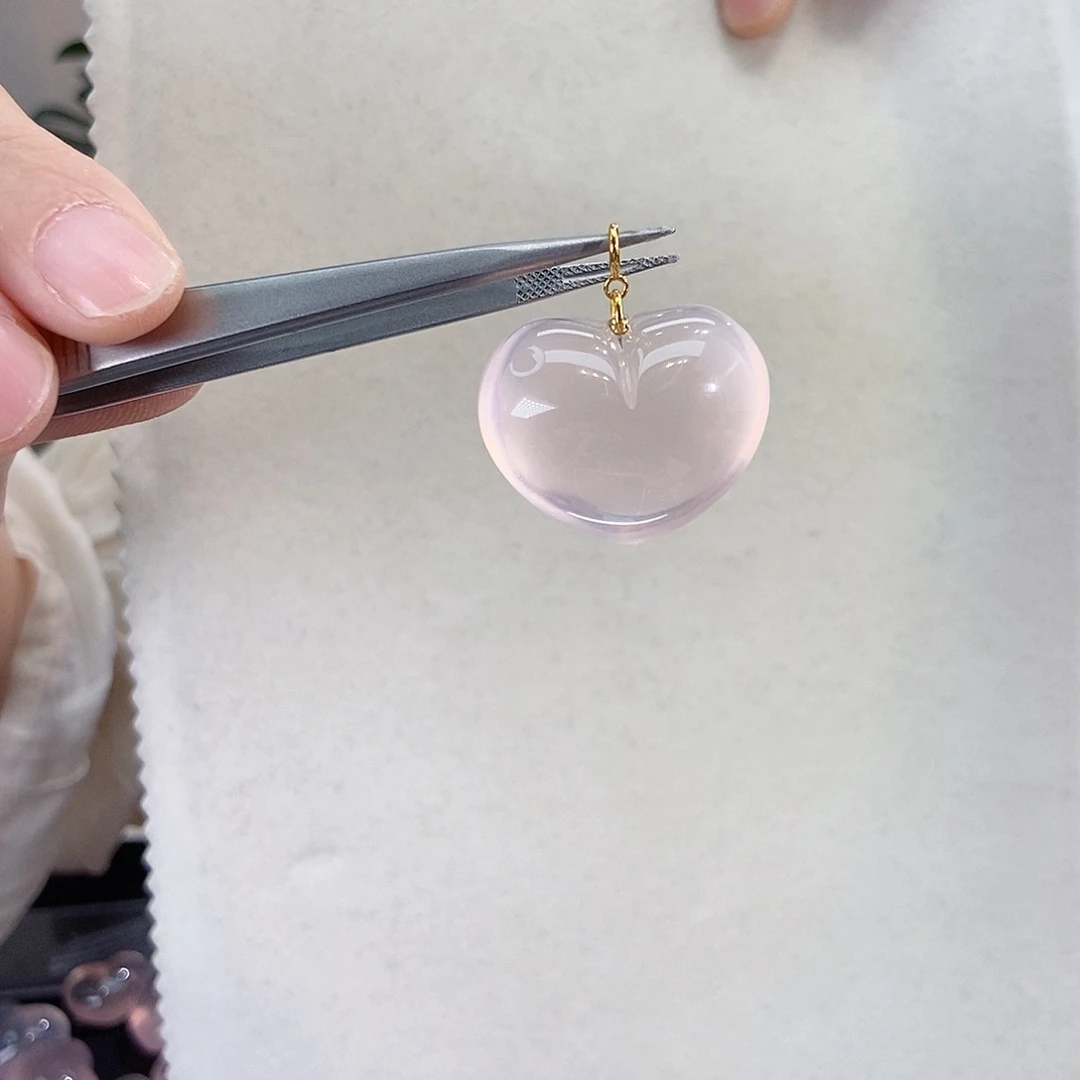 18K金镶嵌颈饰芙蓉石星光粉爱心