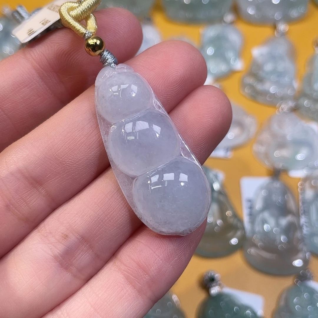 翡翠未镶嵌颈饰豆子