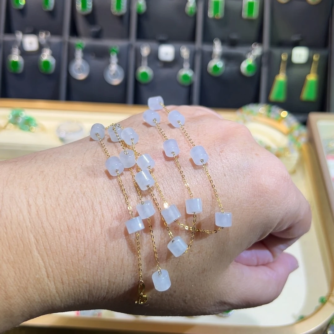 颈饰18K金镶嵌翡翠满天星45c m