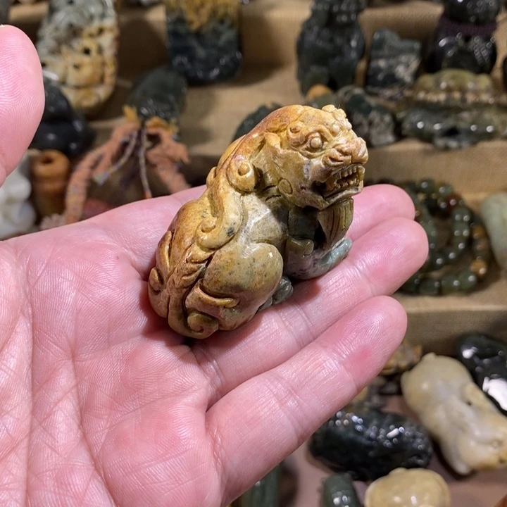 未镶嵌透闪石质玉挂件