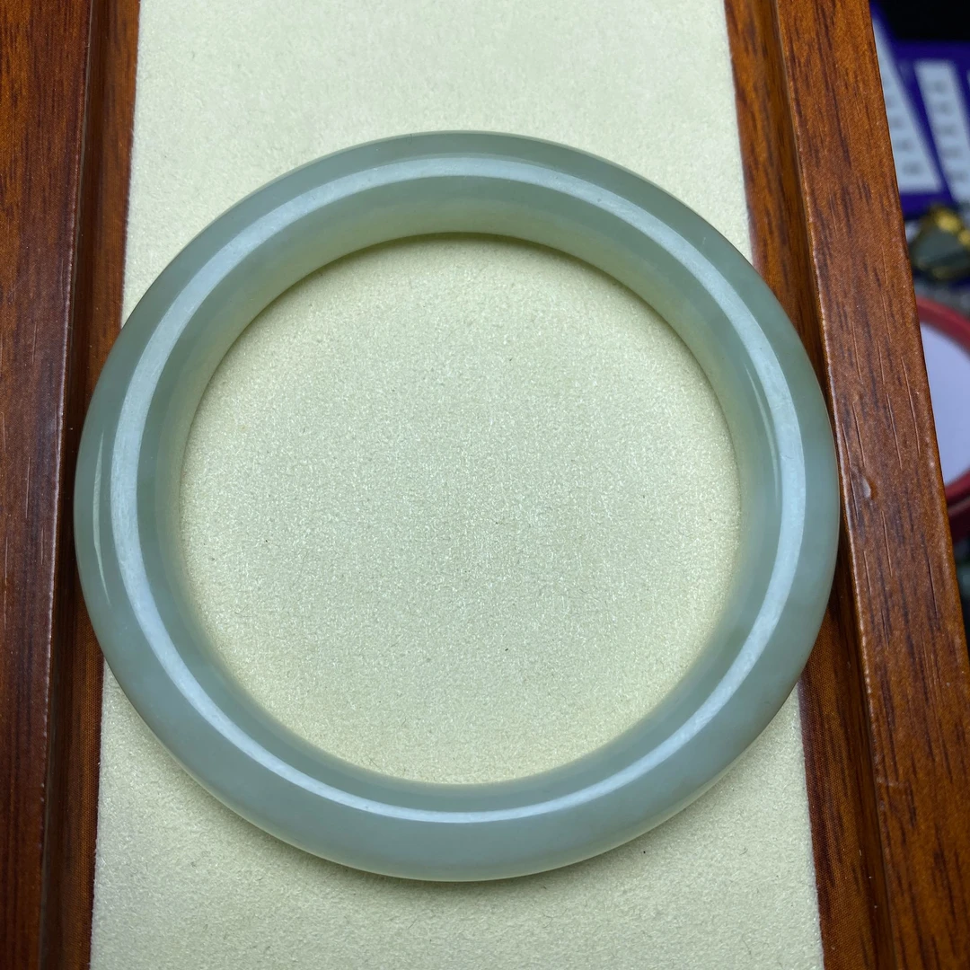 和田玉手镯女款绿色女士少女冰透玉镯子美人镯绿手镯浅绿时尚精美