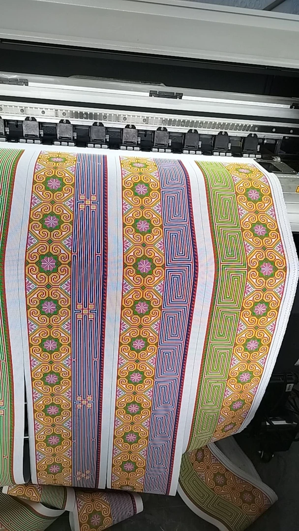 老花样裙花裙角需要自己绣配线