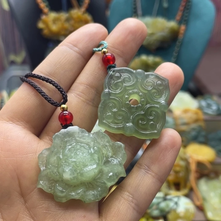 蛇纹石玉未镶嵌颈饰