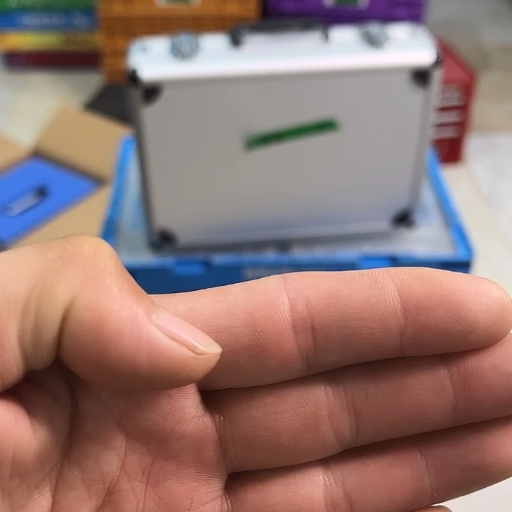 ****菜厚款小箱子一个带拉手