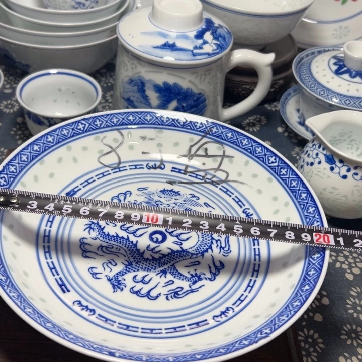 陶瓷青花玲珑8寸盘子