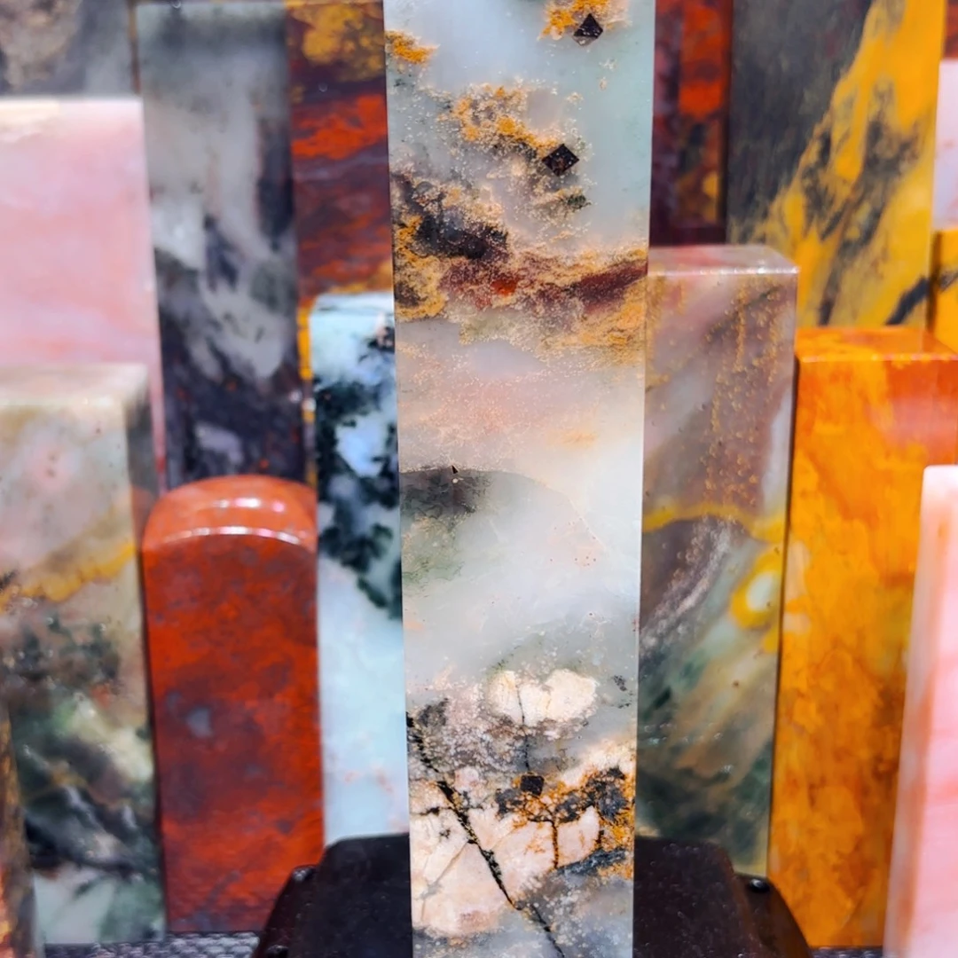 石材桂林鸡血玉贵妃料