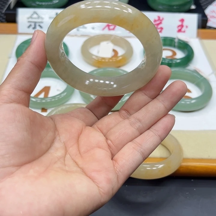 石英质玉手镯未镶嵌-**-