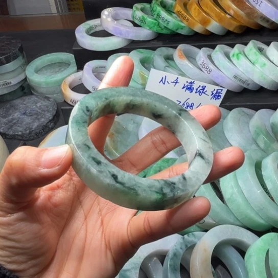 定制翡翠未镶嵌翡翠手镯