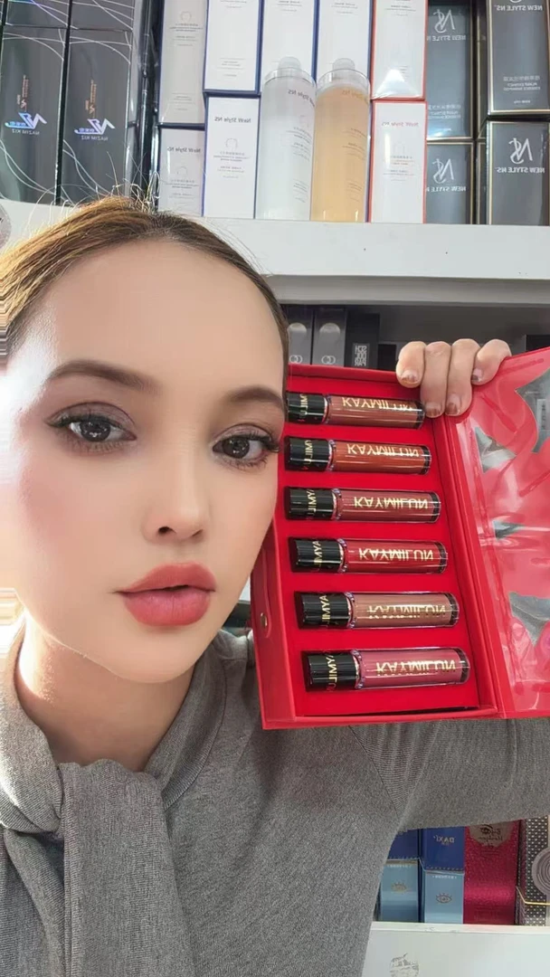 LAWSURUH多种颜色丝绒雾面哑光质地唇彩套盒