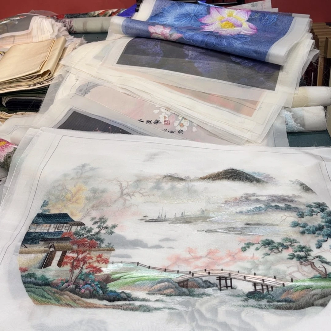 晓***）织绣纯手工。纯手工？纯手工？