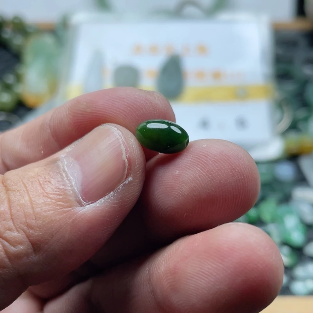 未镶嵌挂件翡翠神****！翡翠