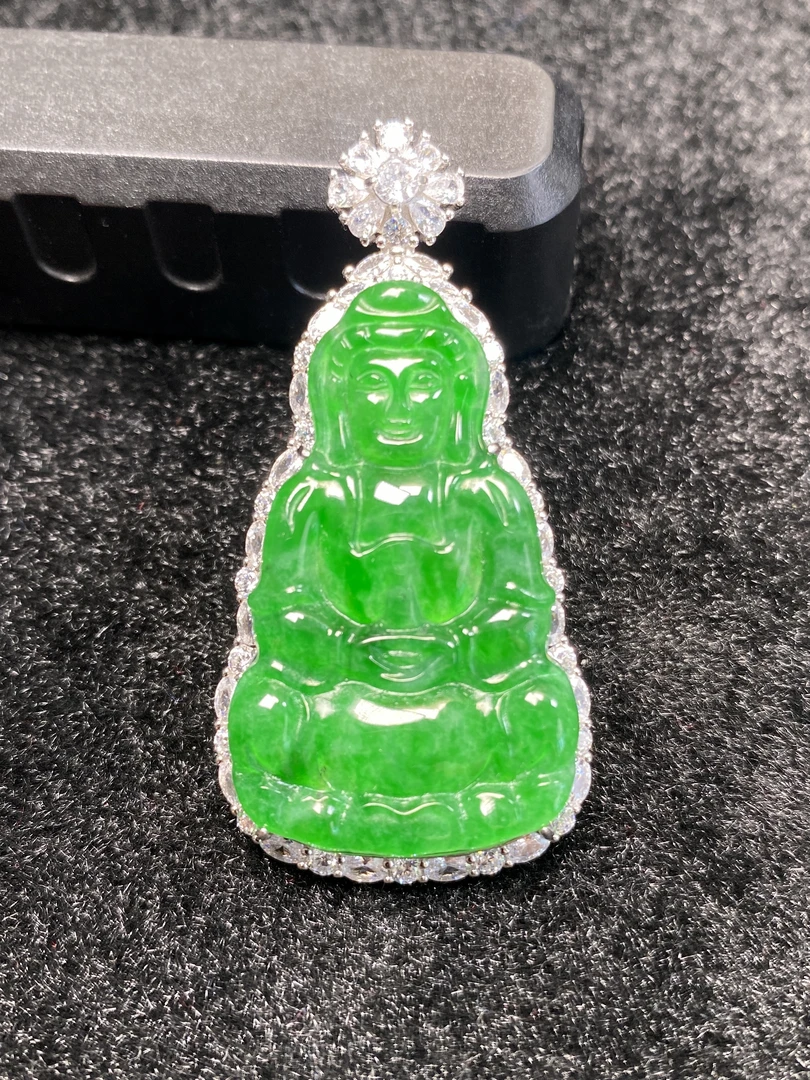 天然翡翠A货，S925银镶，精致时尚高冰种浓阳绿翡翠观音吊坠满绿