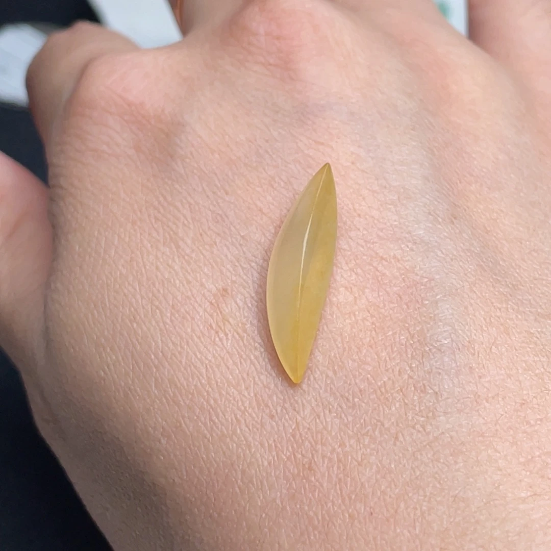 翡翠未镶嵌颈饰随形