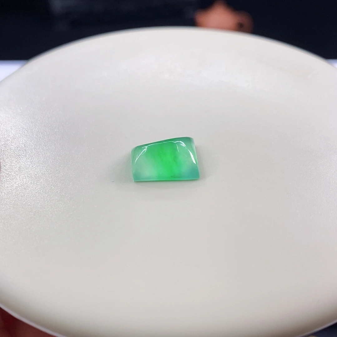 颈饰未镶嵌翡翠绿随形