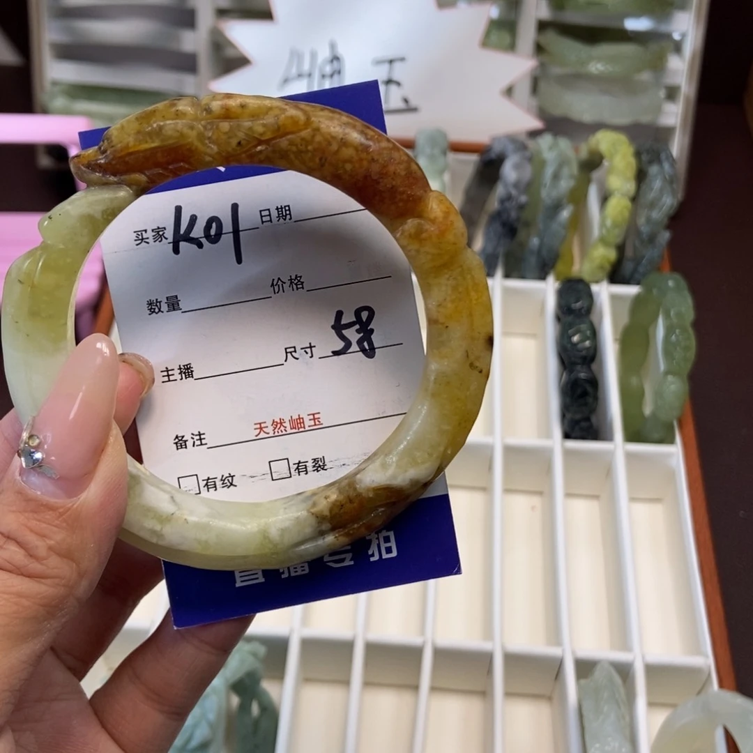 蛇纹石玉手镯未镶嵌