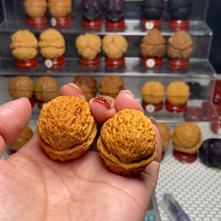 文玩核桃把件盘龙玉凤绣球32