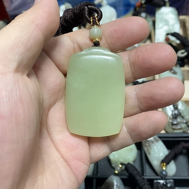 航***睿和田玉未镶嵌颈饰