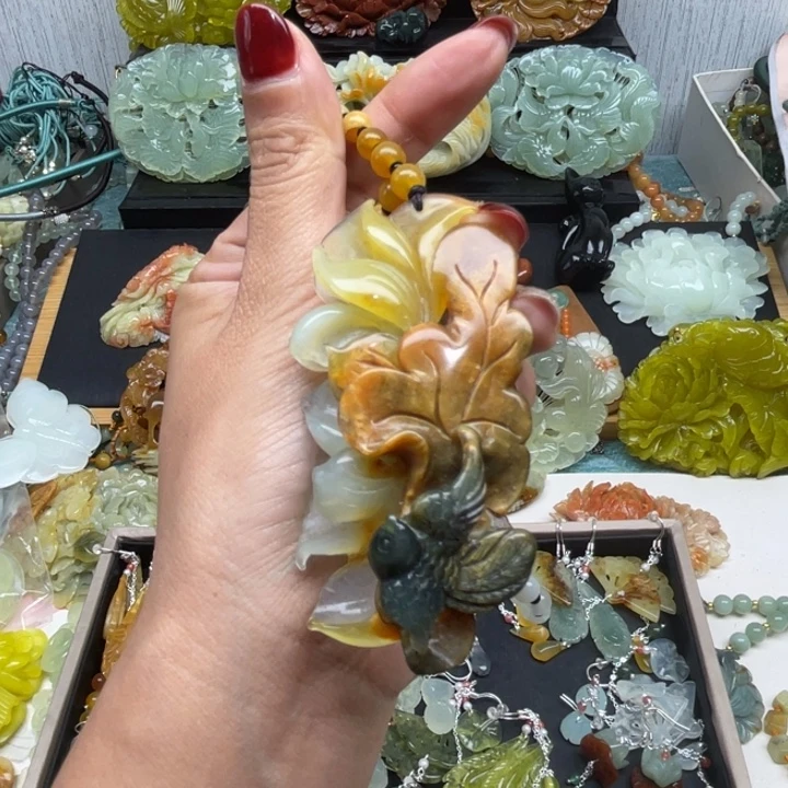 蛇纹石玉未镶嵌颈饰