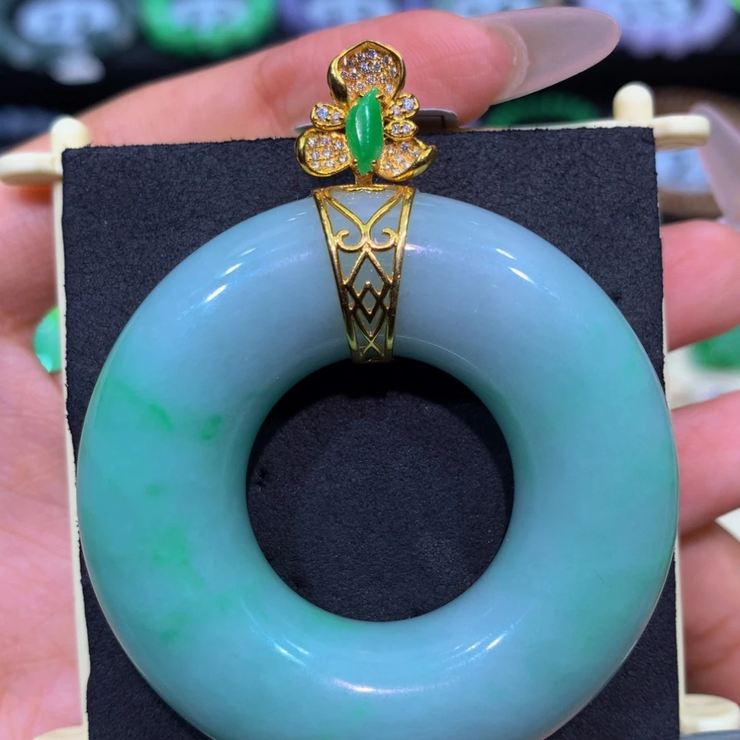 翡翠18K金镶嵌颈饰翡翠