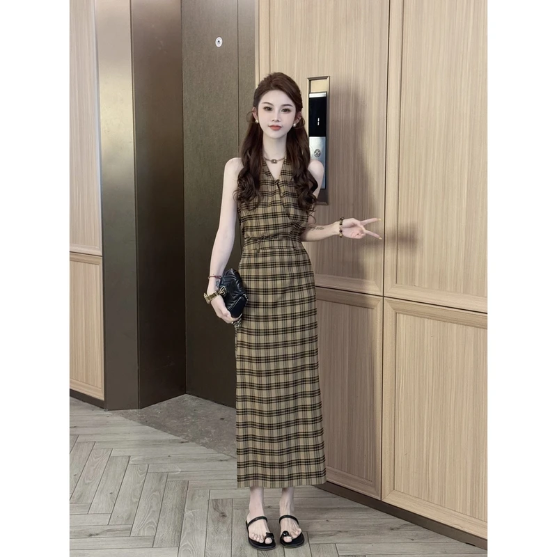 巴黎秀场韩系大女主挂脖纯欲修身百搭显瘦上档次气质套装