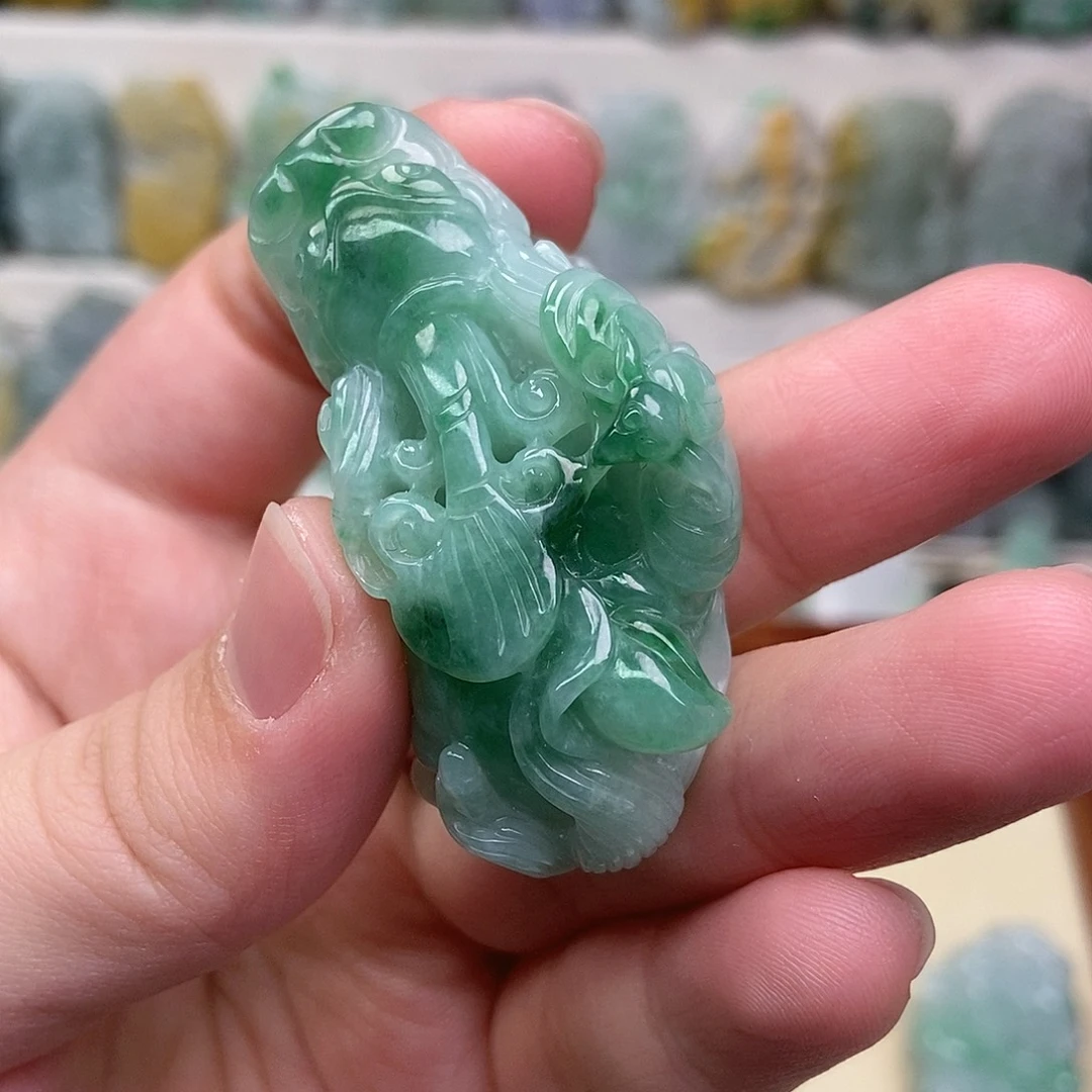 翡翠未镶嵌吊坠(赠链)口含珠