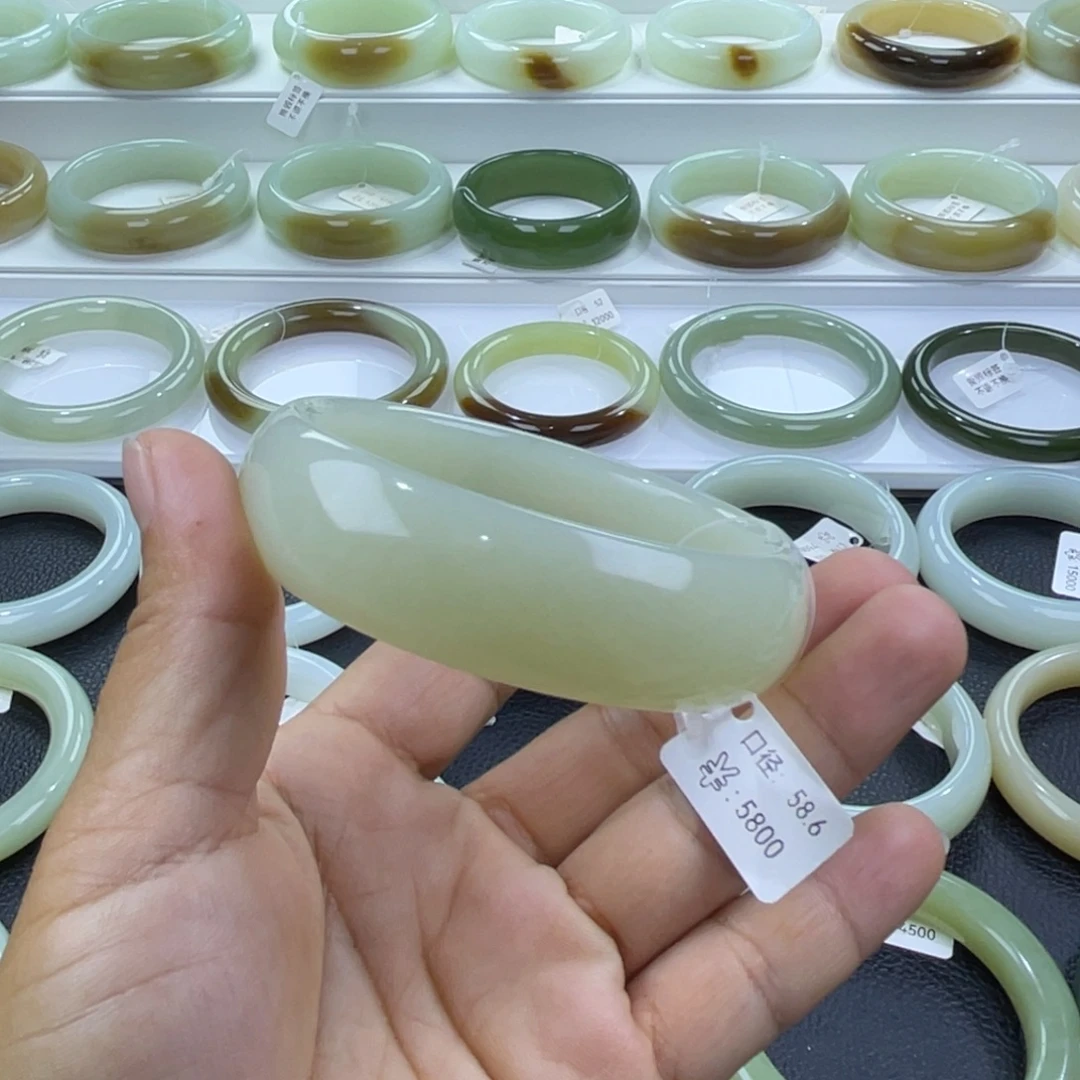未镶嵌手镯和田玉