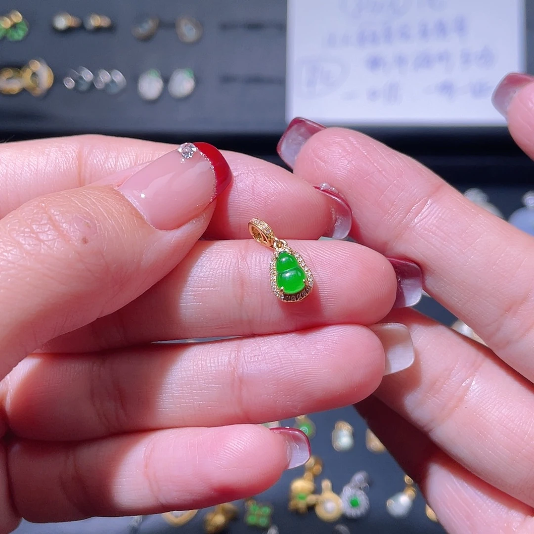 翡翠颈饰18K金镶嵌吊坠