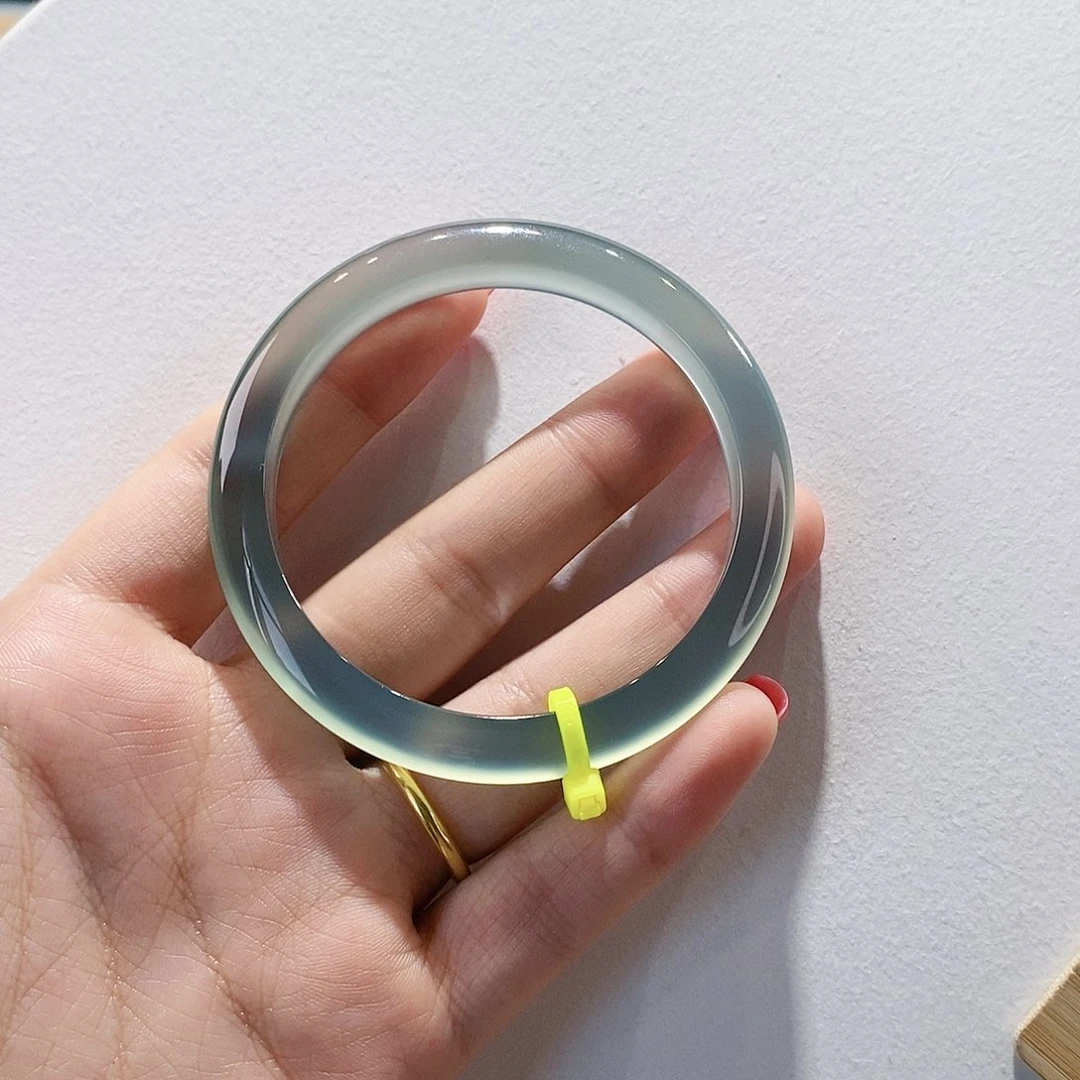 玛瑙/玉髓手镯未镶嵌55