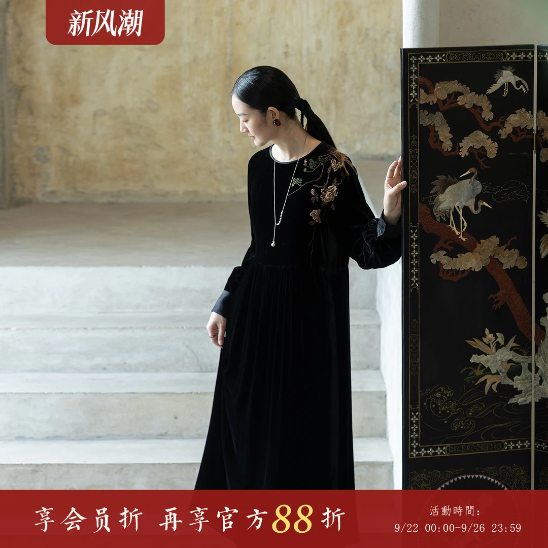 牧衣游原创 丝绒精工手绣连衣裙女新品宽松圆领复古文艺长裙 高绿