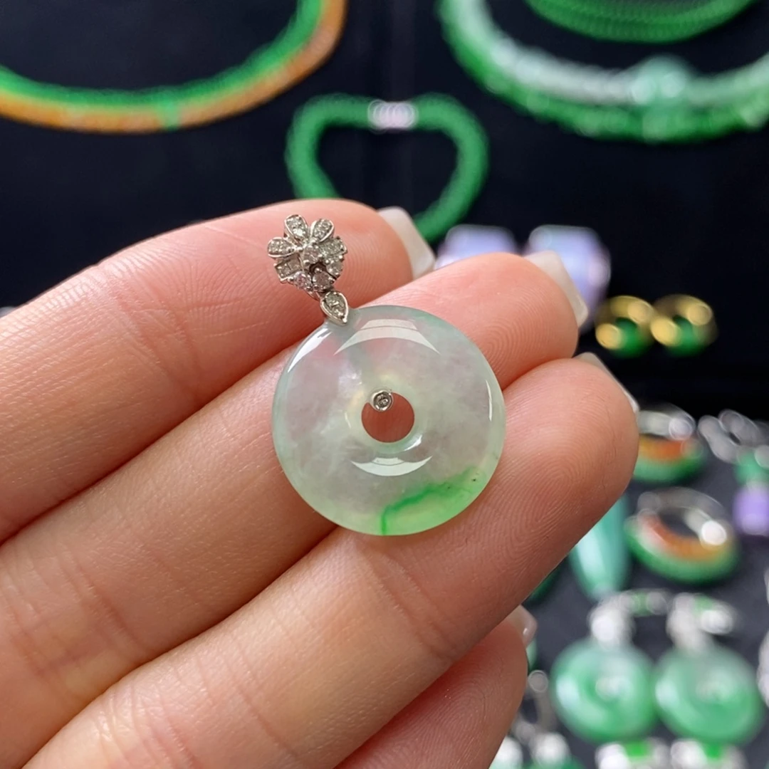 翡翠18K金镶嵌颈饰飘金丝绿甜甜圈