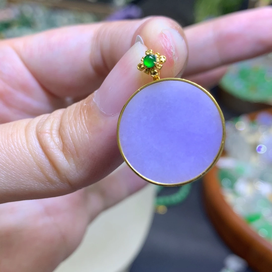 颈饰18K金镶嵌翡翠