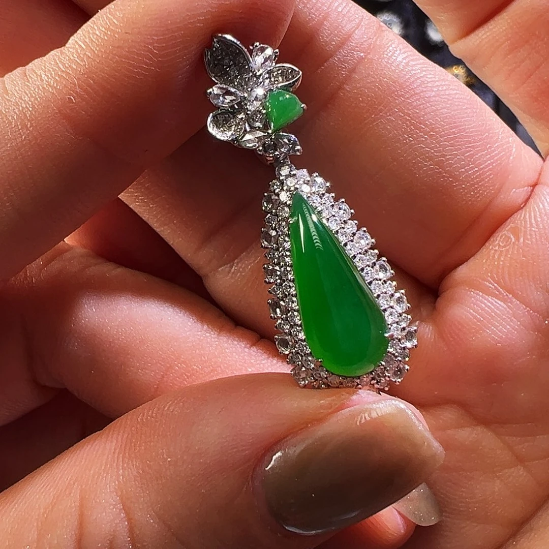 翡翠18K金镶嵌颈饰吊坠