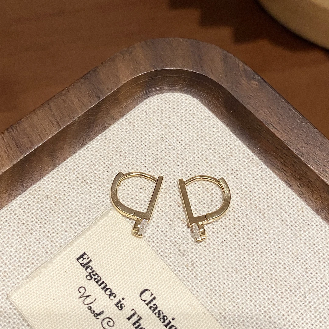 【通勤小钻】法式百搭轻奢复古小巧耳环A1644