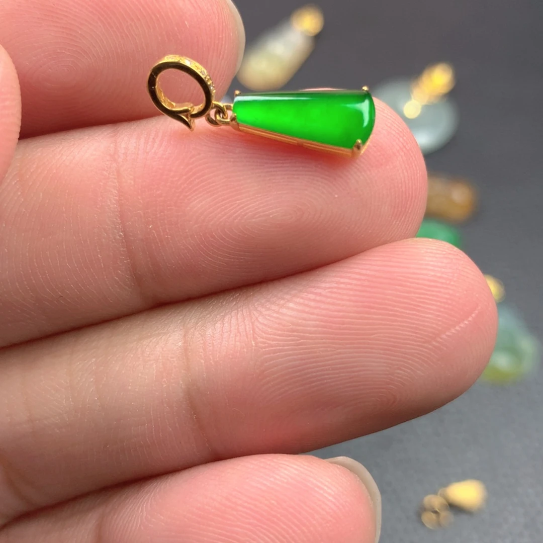 【闪购商品】颈饰18K金镶嵌翡翠翡翠